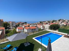 Villa La Vie - peacefull oasis with pool, hytte i Podstrana