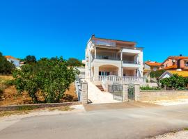 Apartment Bilice beach, παραλιακή κατοικία σε Bilice