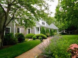 Tranquil Haven, hotel con jacuzzi en West Tisbury