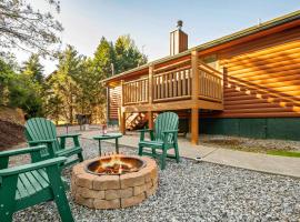 EASY LIVIN - SECLUDED FAMILY LOG CABIN, hotel con spa en Sevierville
