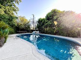 Charming 1 BR Poolside Retreat - Lou2-Bur, vacation home in Burbank