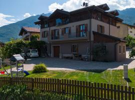 Agritur Agrihouse, hotel en Dercolo 