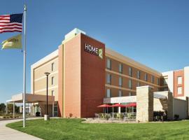 Home2 Suites By Hilton Iowa City Coralville, hotel dengan parking di Coralville