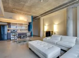 Top Floor City Living 1BR Condo 30 day min with rooftop deck