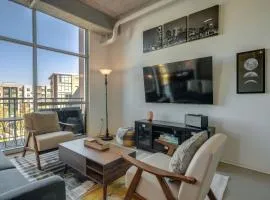 Traveler's Haven 1bd 1 and half bath 2 story East Nashville Condo