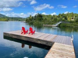 Lakey McLakehouse, Ferienwohnung in Lake Cowichan