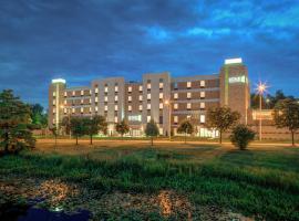 Home2 Suites by Hilton Bloomington, hotel near Bloomington Memorial Stadium, Bloomington