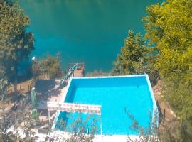 Jablanica villa with pool, cabaña o casa de campo en Jablanica