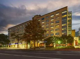 DoubleTree by Hilton St. Louis Forest Park