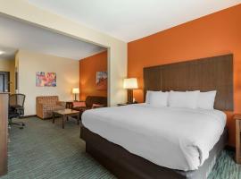Best Western Plus Longhorn Inn & Suites, khách sạn ở Luling