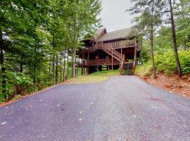The Lodge at Wears Valley, villa in Sevierville