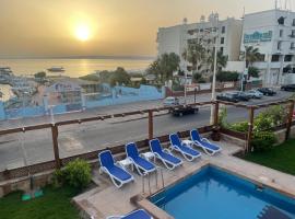 Serafy City Center Hostel and Pool for Foreigners Adults Only, hostel v destinácii Hurghada