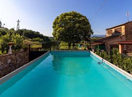 Casale Toscano [Piscina Wi-Fi], готель у місті Капаннорі