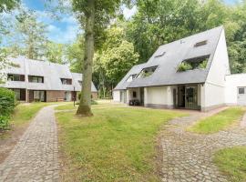 Snug apartment in Houthalen Oost with heated pool, apartamento en Drijhoeven