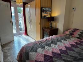 Heathrow28, vacation rental in West Drayton