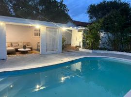 Modern Pool Oasis & Seaside Abode, hotel blizu znamenitosti Brisbane Entertainment Centre, Brighton