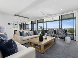 Luxury with lake and hinterland views, hotel en Noosa Heads