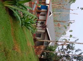 Nemmadhi Homestay, hotel sa Avathi