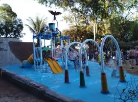 Aldeia do Lago C204- churrasqueira, bebidas liberadas nas piscinas, internet , rampa no lago, ponto recarga de carro elétrico, pesqueiro