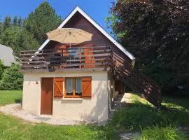 Chalet cosy avec terrasse exposée sud - 2km du centre, 2 chambres, 4 pers, parking privé. - FR-1-737-52