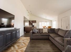 Luxurious 4Bdrm Home with Private Backyard near SOFI, LAX, atostogų namelis mieste Inglvudas