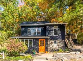 Breezy Hill 3BR Modern & Quiet Home in Catskills, hotel di Accord