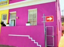 Purple Palace in Historic BoKaap, apartment in Cape Town