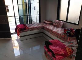 BRG HOMESTAY, villa in Garudeshwar