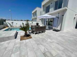 Belle villa contemporaine piscine privée 2022, hospedaje de playa en Empuriabrava