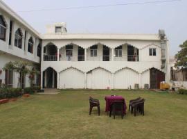 The Hotel Raj Palace, отель в городе Бхаратпур