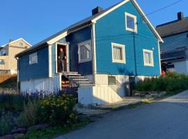 The Blue House at The End Of The World II, renta vacacional en Mehamn