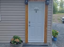 Beautiful farm cabin unit B, hotell i Maple Ridge