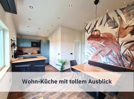 Ferienhaus Rothsee-Oase ideale Ausgangslage mit tollem Ausblick, Sauna und privatem Garten, hotel in Roth