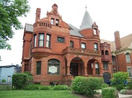 Schuster Mansion Bed & Breakfast, hotel near Miller Brewing Company, Milwaukee