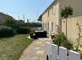 Les Trémières, hotel na may parking sa Le Thou