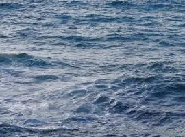 شقة مفروشة ثلاث غرف لك وحدك قريبة من البحر