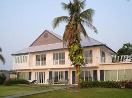 Baan Kahabordhi The private villa - บ้านคหบดี, hotell i Prachuap Khiri Khan
