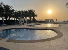 I Like Al Hamra Palace - Elite Beach & Golf Resort Private Suites, hotel in Ras al Khaimah