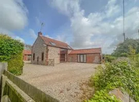 Meadow Barn - stunning Norfolk holiday home sleeping 8 - under 3 miles to the coast