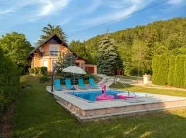 Villa Tratea - with a heated pool