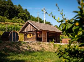 Glamping Paradise Škatlar, hotel in Otočec