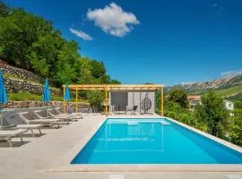 Apartment Juranić II with pool