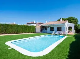 Chalet a pie Cala Forn con piscina