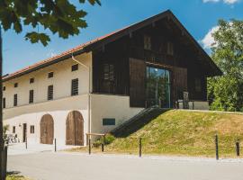 LANDHOTEL ALTE ZOLLSTATION- Historical Building, hotel i Pittenhart