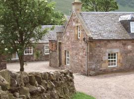 Eastside Byre - Family cottage in the Pentland Hills near Edinburgh, отель в городе Пеникук