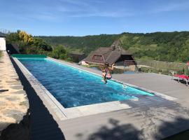 Moselblick am Waldrand, hotell med basseng i Traben-Trarbach