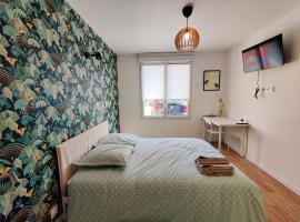 Chambre Arvor avec salle de bains privative dans une résidence avec salon et cuisine partagés, hôtel à Brest
