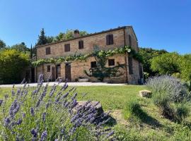 L'Infinito, hôtel avec piscine à Mombaroccio