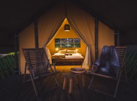 Muuski glempings, luxury tent in Korneti