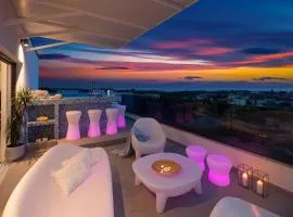 Penthouse Blue Horizon- a luxury penthouse with infinity pool, hot tub and sea views!